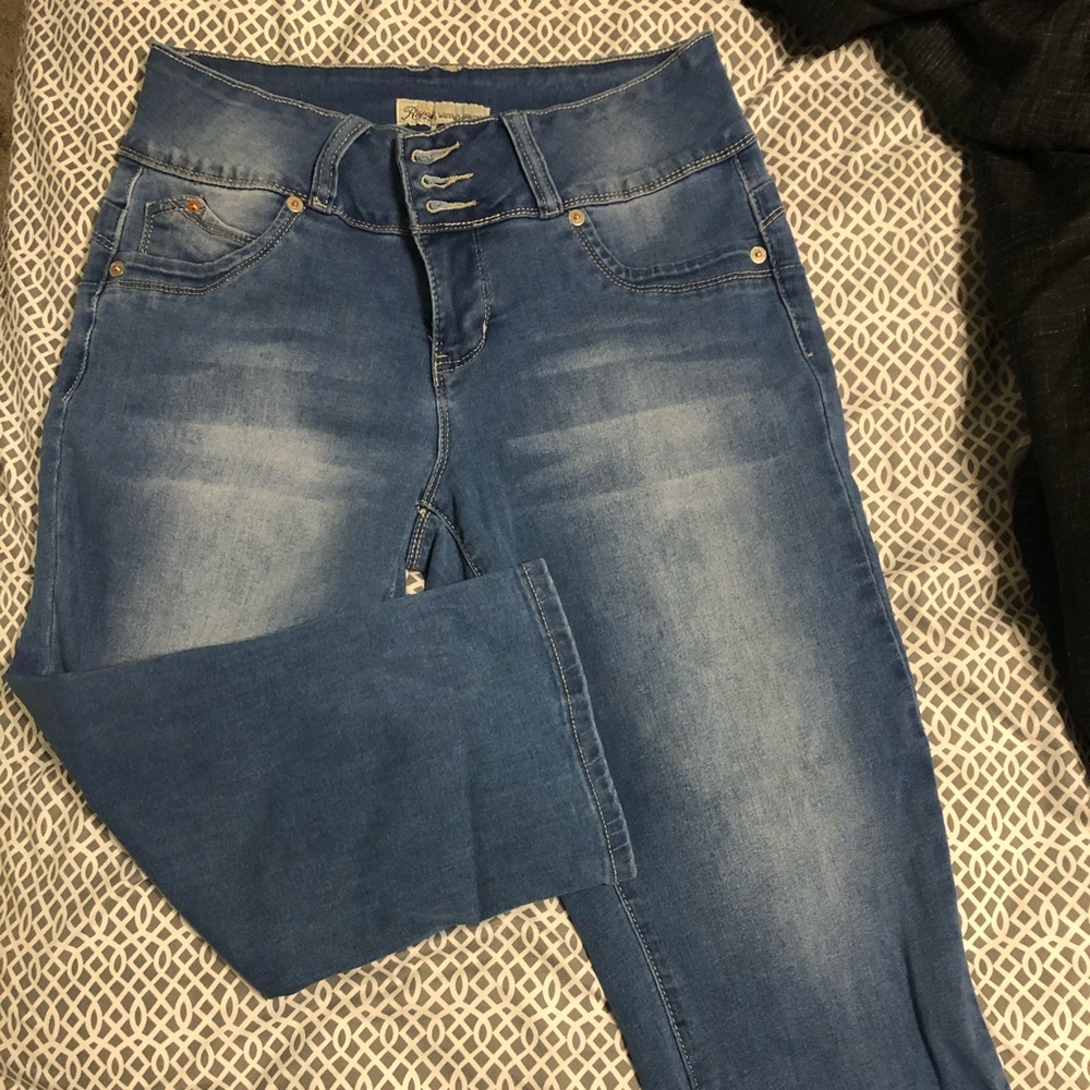 YMI Royalty for Me Wanna Betta Butt? Crop Jeans -8